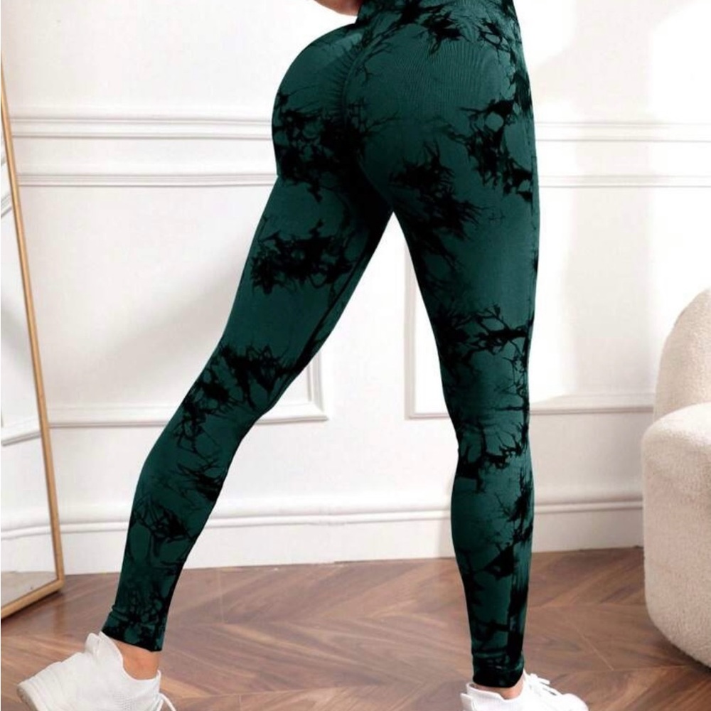 Stylish Green and Black Women's Leggings